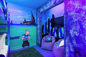 6 slaapkamers, een strijkplank/strijkijzer, wifi, beddengoed