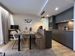Dining - 250m from resort center, 3rd floor, balcony, tv, ski locker, 35m², Méribel (Méribel - Les Allues)