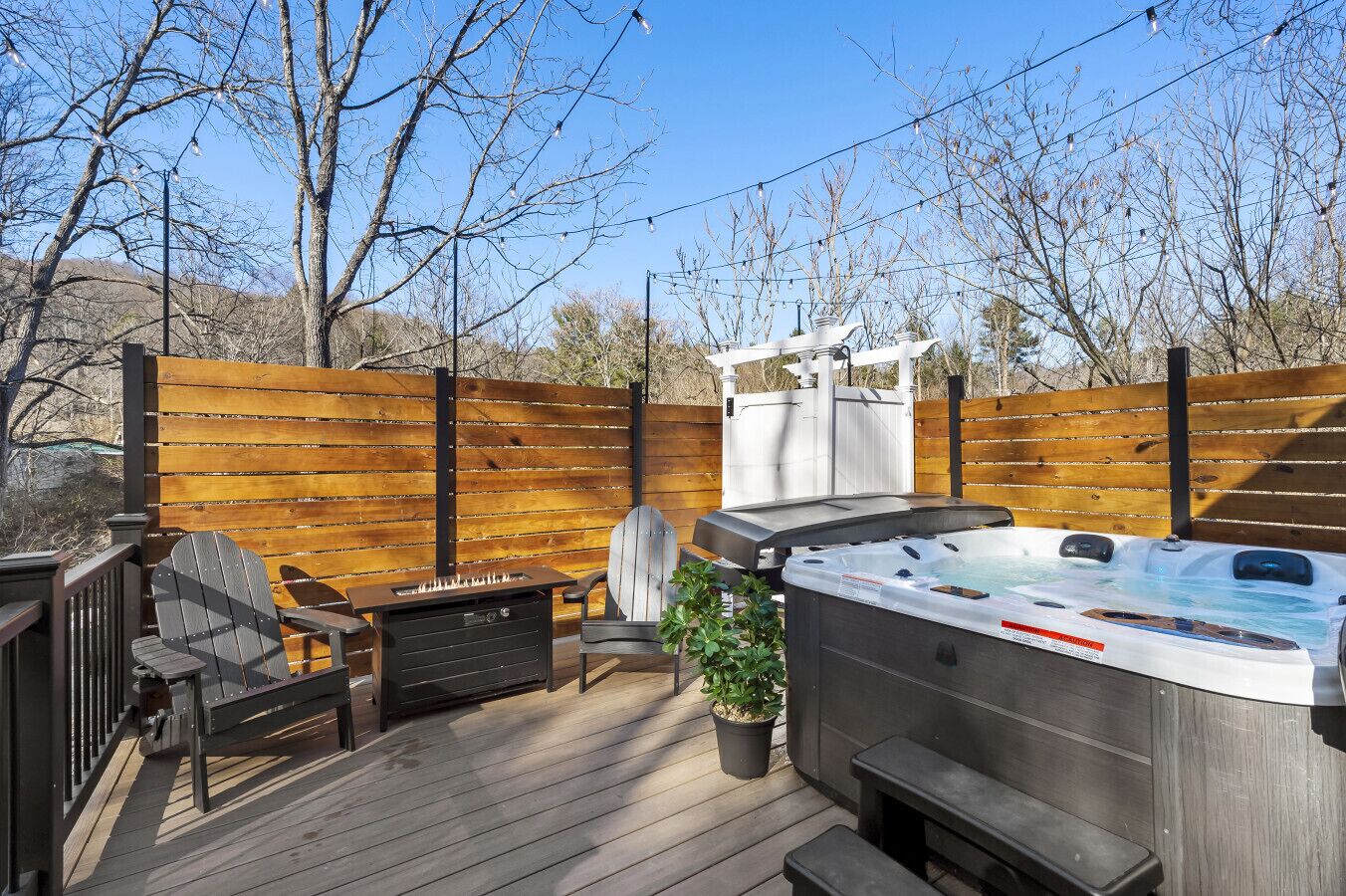 Outdoor spa tub
