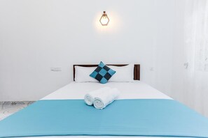 5 bedrooms, WiFi, bed sheets