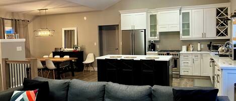 Smart-TV, Kamin, Videospiele, DVD-Player