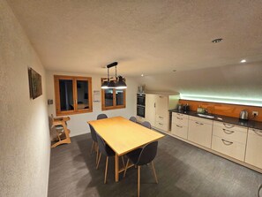 Fridge, microwave, oven, stovetop - Enjoy the beautiful nature in Menznau with hiking trails and landscapes. (Menznau)