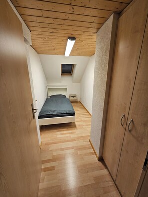 6 bedrooms, travel cot, free WiFi, bed sheets - Enjoy the beautiful nature in Menznau with hiking trails and landscapes. (Menznau)
