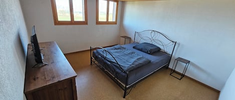6 Schlafzimmer, Reisekinderbett, kostenloses WLAN, Bettwäsche