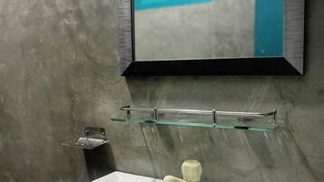 Dusche, Handtücher, Toilettenpapier