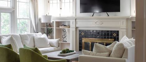 Téléviseur connecté, foyer, livres