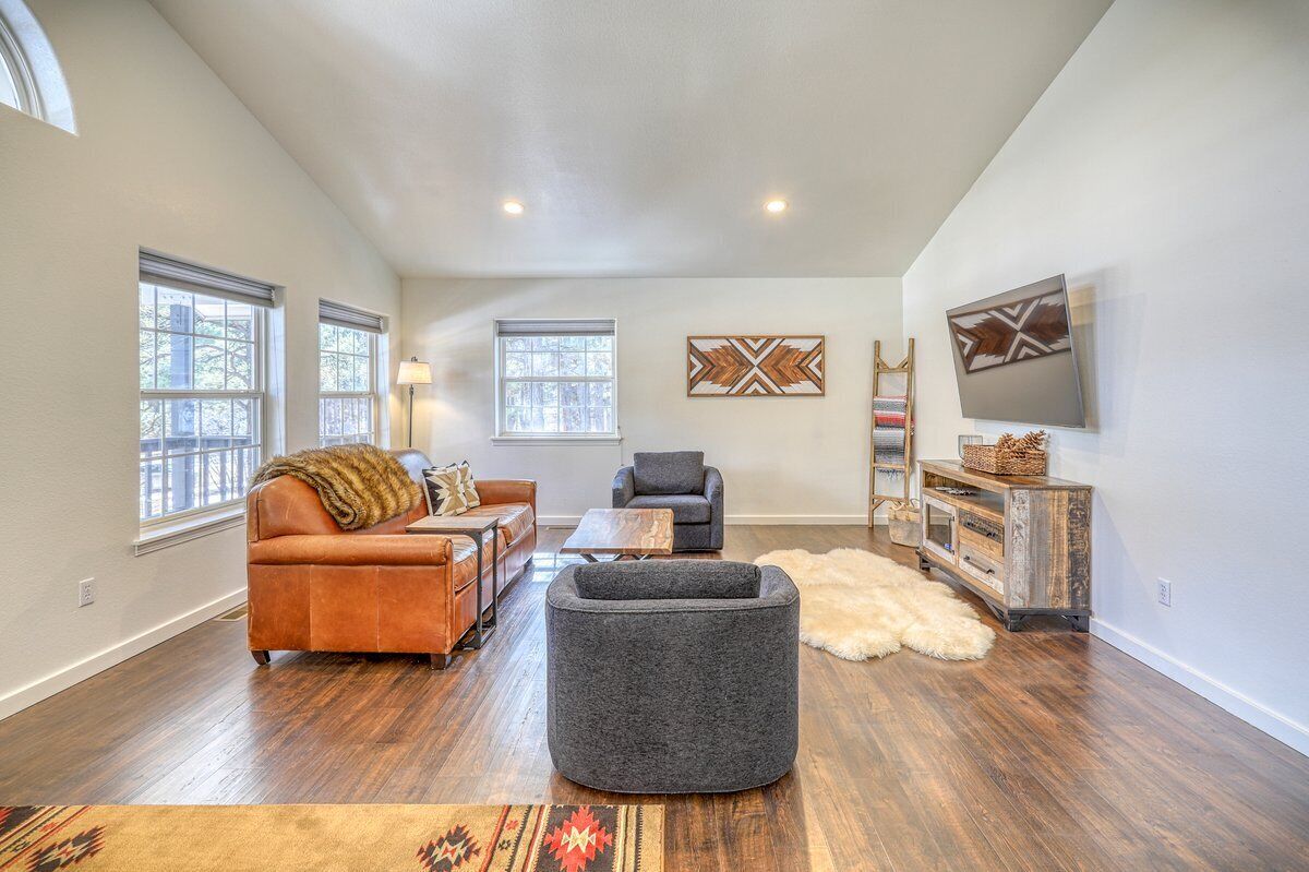 TV connectée, cheminée, jeux vidéo, lecteur de DVD