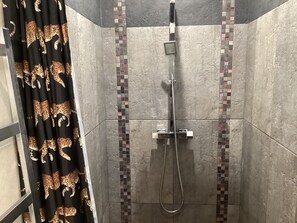 Shower, hair dryer, towels, toilet paper - Villa 800m plage 6 pers 3 bdrms (Andernos-les-Bains)