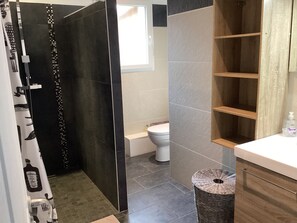 Shower, hair dryer, towels, toilet paper