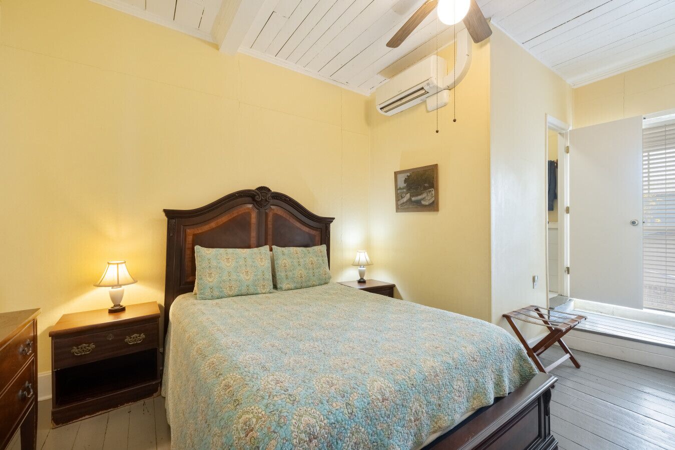 1 bedroom, travel cot, free WiFi, bed sheets