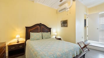 1 bedroom, travel cot, free WiFi, bed sheets