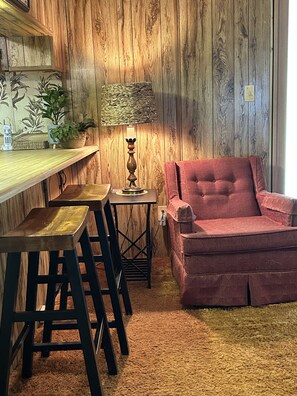 Interior - Retro Cottage Farmstay
Mid-term Comfort for Family Relocations/Professionals (Newton)