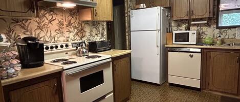 Mikrowelle, Ofen, Herdplatte, Geschirrspüler