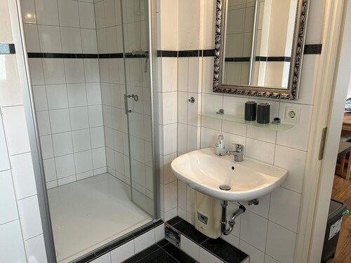 Zentral gelegene, kleine Ferienwohnung mit Küche und Duschbad 2