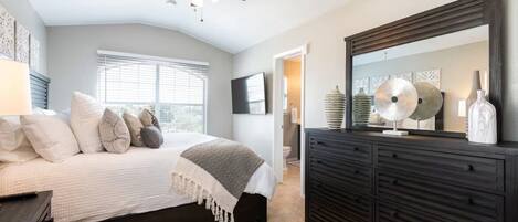 3 bedrooms, in-room safe, desk, iron/ironing board