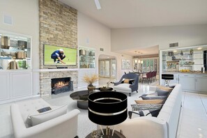 Interior - Fantastic Views - 2 beds, large office, and 2.5 baths in Rancho Mirage. (Rancho Mirage)