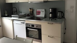 電子レンジ、オーブン、コンロ、食器洗い機