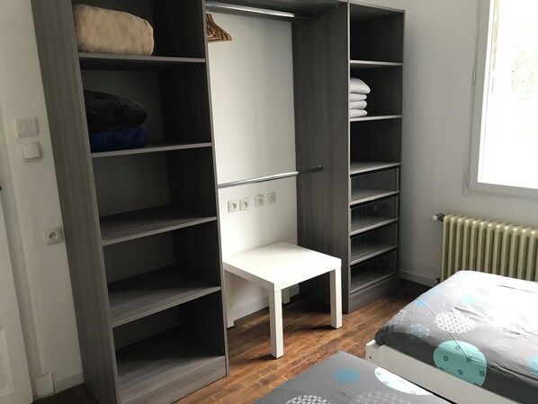 2 dormitorios, tabla de planchar con plancha, wifi y ropa de cama