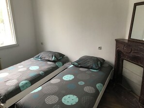 2 quartos, ferros/tábuas de passar roupa, Wi-Fi, roupa de cama