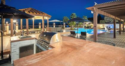 Scenic Luxury Oasis: Views, Pool, Spa, Game & Movie Rms