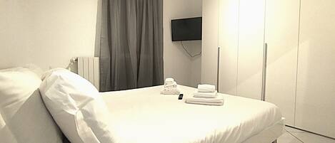 高級寢具、羽絨被、記憶床墊、熨斗/熨衣板