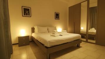 1 Schlafzimmer, hochwertige Bettwaren, Daunenbettdecken