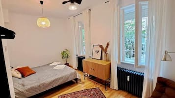 2 bedrooms, iron/ironing board, WiFi, bed sheets