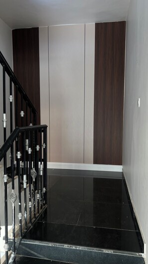 Interior - Charming 2-bedroom apartment in delightful المدينة المنورة with AC, WiFi (المدينة المنورة)