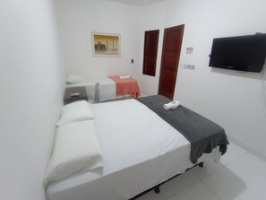 Comfort Double Room | Minibar, desk, laptop workspace, free WiFi - Pousada Maria Bonita - Centro, 10min da Praia de Camapum, Macau RN (Macau)