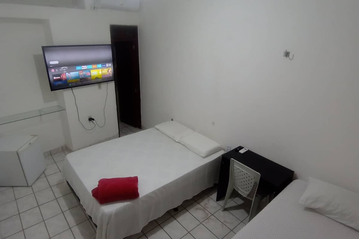 Basic Double Room, Air conditioning | 1 bedroom, minibar, desk, laptop workspace