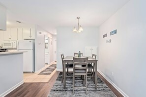 Dining - Chillin' at Foxchase 2BR/2.5BA (Enterprise)