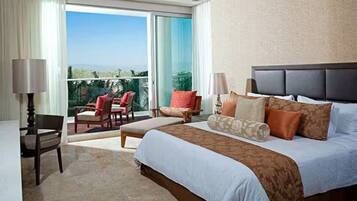 2 bedrooms, in-room safe, desk, iron/ironing board