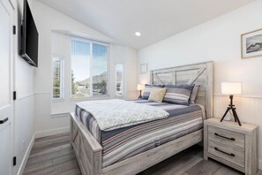 5 bedrooms, desk, iron/ironing board, free WiFi