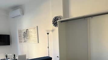 1 slaapkamer, een strijkplank/strijkijzer, beddengoed