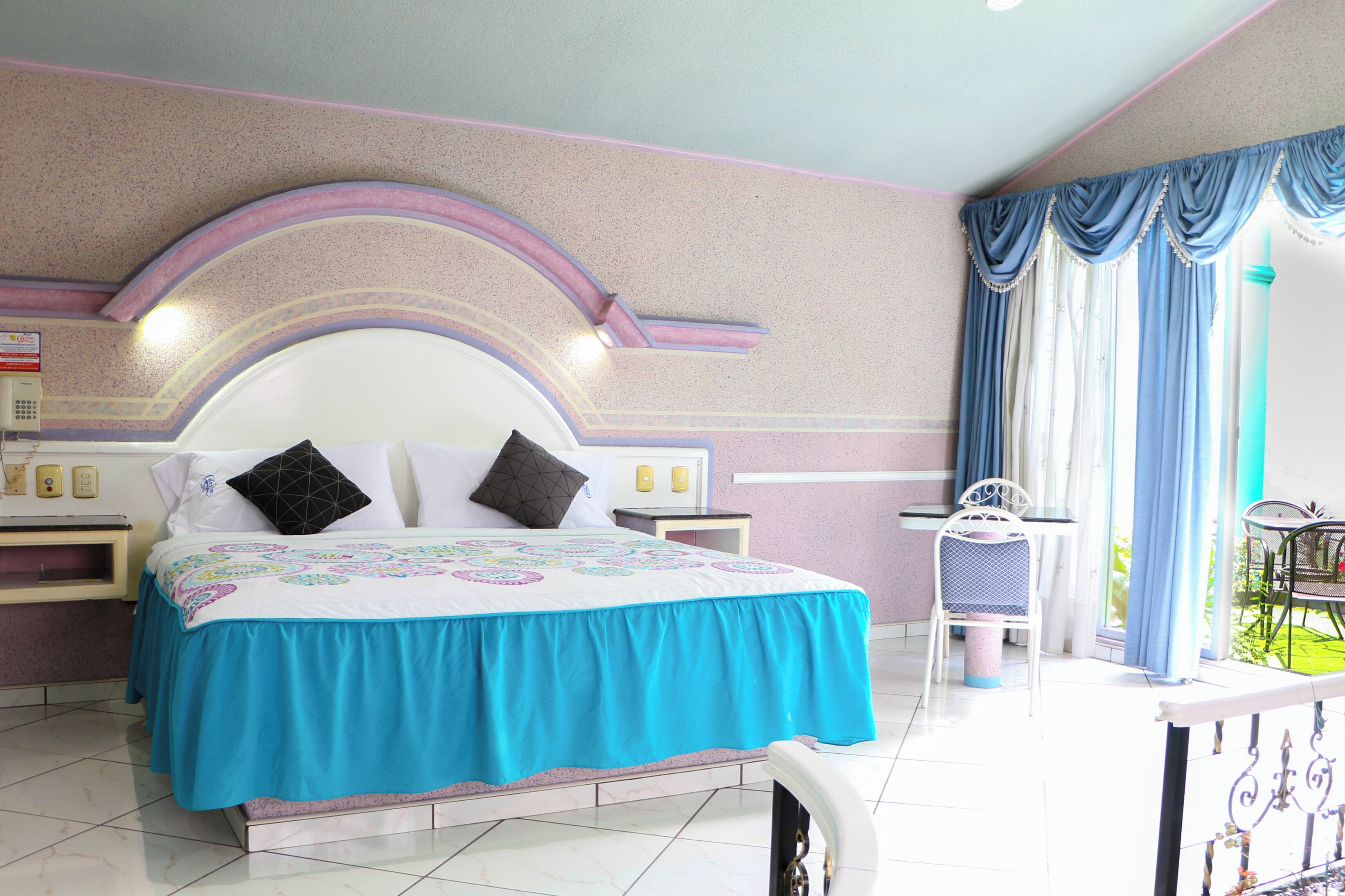 Laptop workspace, free WiFi