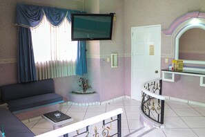 Laptopgeeigneter Arbeitsplatz, kostenloses WLAN