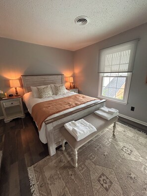 2 quartos, ferros/tábuas de passar roupa, Wi-Fi, roupa de cama