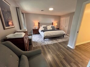 2 habitaciones, tabla de planchar con plancha, wifi y ropa de cama