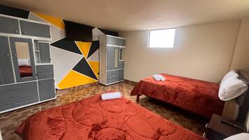 3 bedrooms, iron/ironing board, free WiFi, bed sheets
