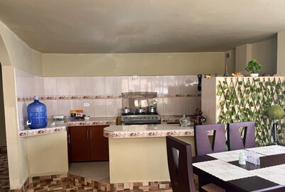 Amplio apartamento familiar en el centro de Baños incluye garaje.