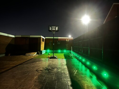 Modern Flat with A/C & Basketball Court – Prime Leicester Location