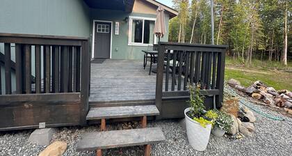 'Mother-In-Law' apartment in rural neighborhood. Kitchenette and Private Bath.