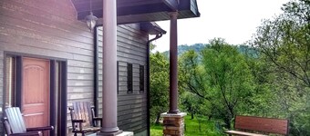 Sunrise Suite Retreat, River on Property, Adults Only, No Pets, Peace and Quiet!