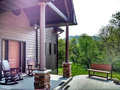 Sunrise Suite Retreat, River on Property, Adults Only, No Pets, Peace and Quiet!