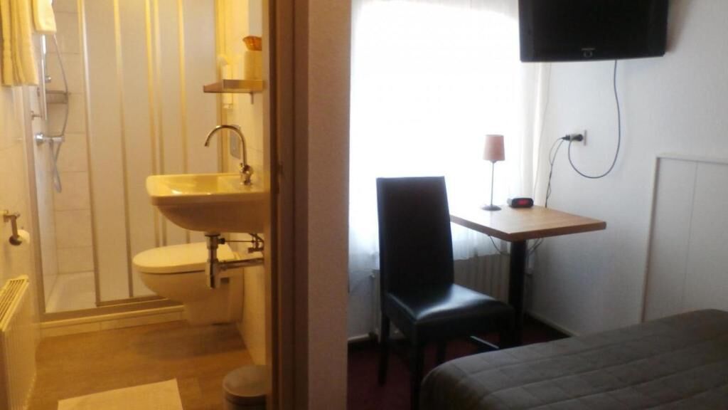 Desk, laptop workspace, free WiFi