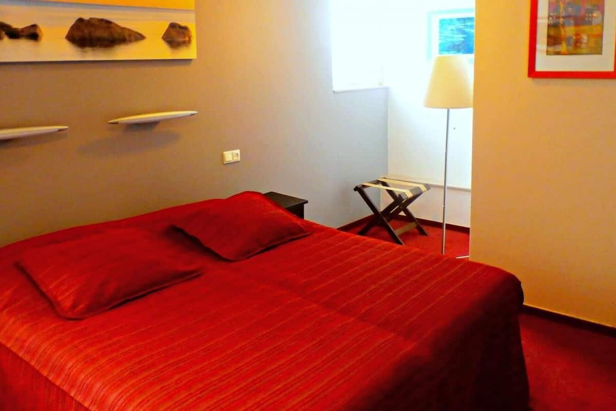 Camera Comfort con letto matrimoniale o 2 letti singoli, vista giardino | Una scrivania, postazione laptop, Wi-Fi gratuito