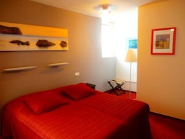 Desk, laptop workspace, free WiFi