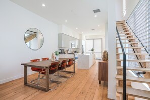 Dining - Chic Stay in the Heart of LA (Los Angeles)