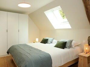 Strykejern/-brett, internettilgang og sengetøy