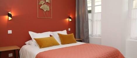 Iron/ironing board, internet, bed sheets